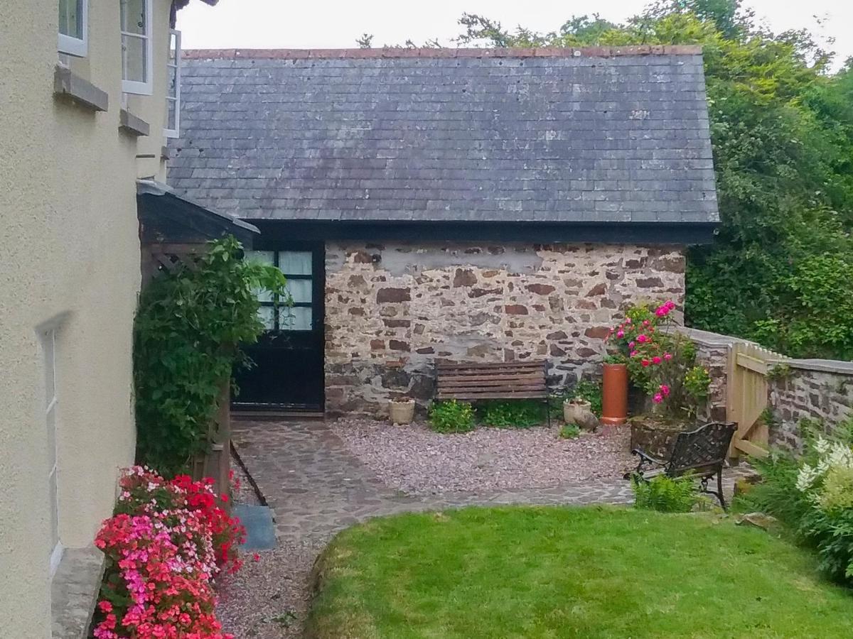 Villa The Old Workshop Knowstone Esterno foto